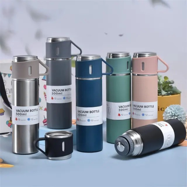 Termo de acero inoxidable + juego de 3 tazas